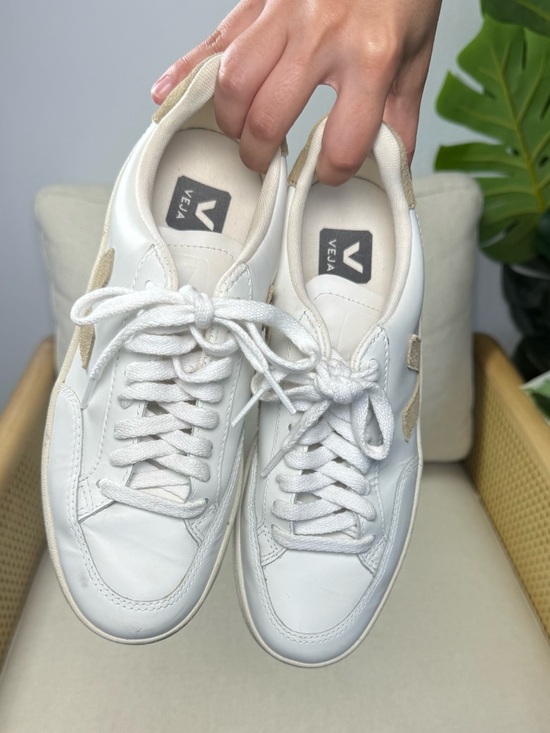 Veja V-12 LEATHER WHITE DUNE Sneakers  Women’s size 7 - Picture 5 of 10